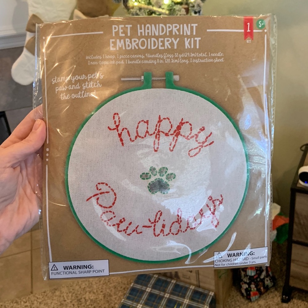 NWT- Pet paw print Embroidery Keepsake Kit